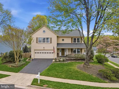 Exterior - 6700 Passageway Pl, Burke, VA 22015 photo 7 of 9