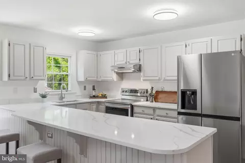 Kitchen - 6700 Passageway Pl, Burke, VA 22015 photo 2 of 4