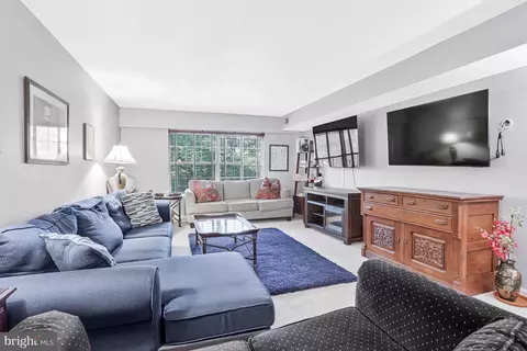 Living - 7640 Provincial Dr #110, Mclean, VA 22102 photo 2 of 3