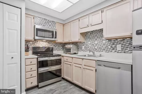 Kitchen - 7640 Provincial Dr #110, Mclean, VA 22102 photo 2 of 2