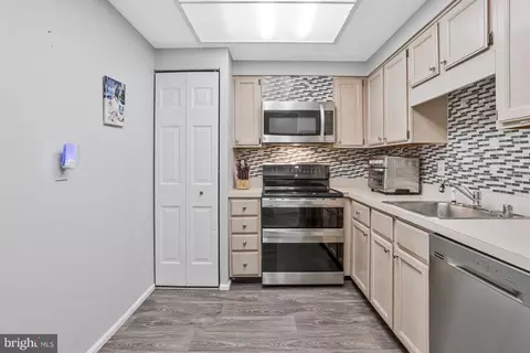 Kitchen - 7640 Provincial Dr #110, Mclean, VA 22102 photo 1 of 2