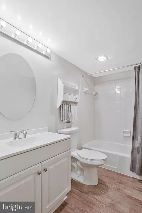 Bath - 7640 Provincial Dr #110, Mclean, VA 22102 photo 2 of 6