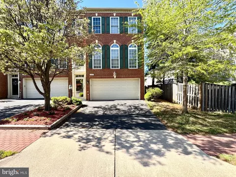 8058 Samuel Wallis St, Lorton, VA 22079