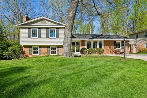 8722 Higdon Dr, Vienna, VA 22182