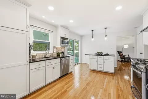 Kitchen - 10908 Howland Dr, Reston, VA 20191 photo 2 of 3