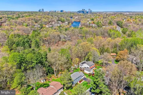 View/Area - 10908 Howland Dr, Reston, VA 20191 photo 2 of 3