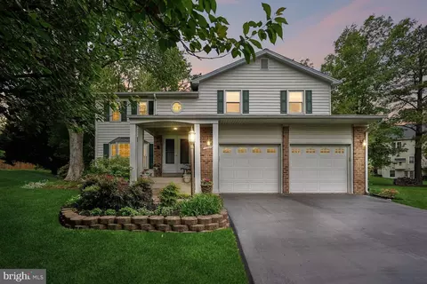 13907 Quietway Ct, Chantilly, VA 20151