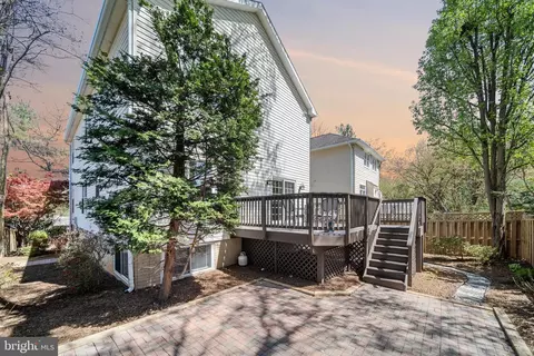 Exterior - 6925 Old Dominion Dr, Mclean, VA 22101 photo 8 of 9