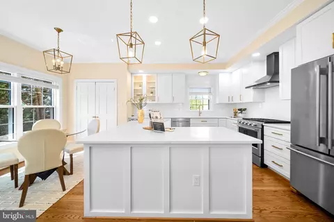 Kitchen - 6925 Old Dominion Dr, Mclean, VA 22101 photo 4 of 6