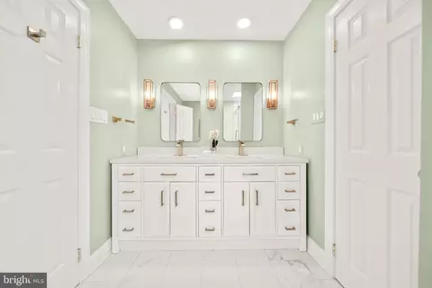 Bath - 6925 Old Dominion Dr, Mclean, VA 22101 photo 1 of 8