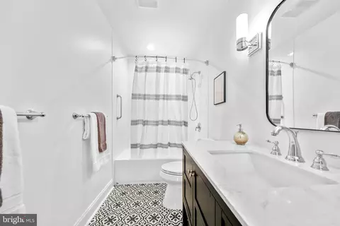 Bath - 6925 Old Dominion Dr, Mclean, VA 22101 photo 5 of 8