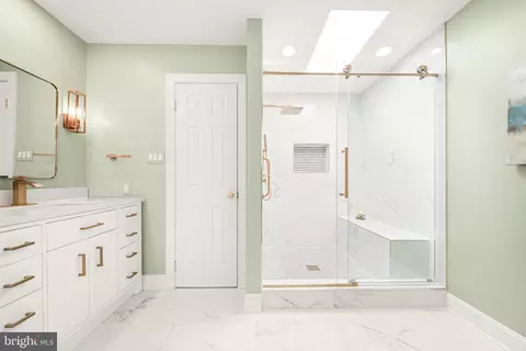 Bath - 6925 Old Dominion Dr, Mclean, VA 22101 photo 4 of 8