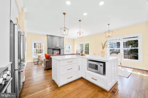 Kitchen - 6925 Old Dominion Dr, Mclean, VA 22101 photo 3 of 6
