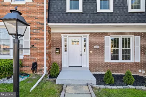 4103 Century Ct, Alexandria, VA 22312