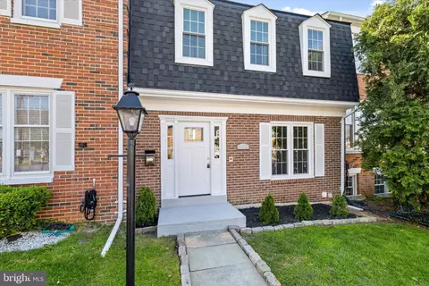 4103 Century Ct, Alexandria, VA 22312