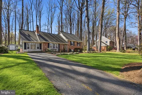 4908 Kingston Dr, Annandale, VA 22003