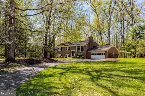 12186 Hickory Knoll Pl, Fairfax, VA 22033