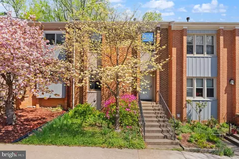 5043 Cliffhaven Dr, Annandale, VA 22003