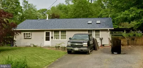 5523 Halwis St, Alexandria, VA 22303