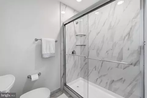 Bath - 7783 Tangier Dr, Springfield, VA 22153 photo 3 of 4