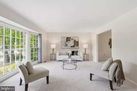 Living - 7783 Tangier Dr, Springfield, VA 22153 photo 2 of 5
