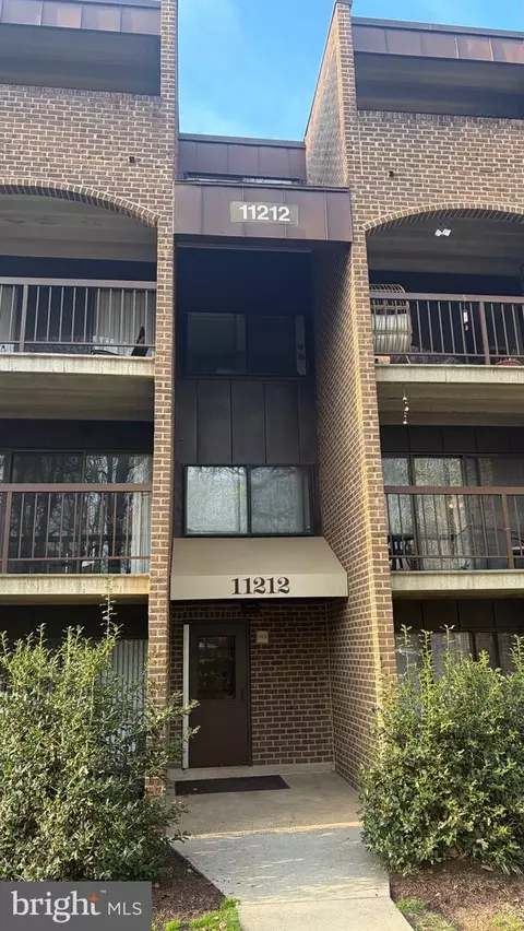 11212 Chestnut Grove Sq #115, Reston, VA 20190