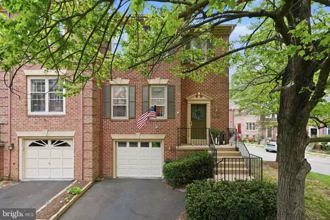 5821 Iron Willow Ct, Alexandria, VA 22310