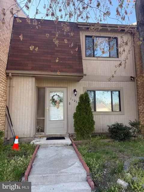 1121 Shannon Pl, Herndon, VA 20170