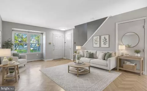 5680 White Dove Ln, Clifton, VA 20124