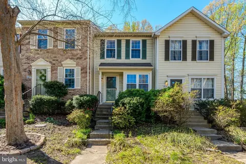 5680 White Dove Ln, Clifton, VA 20124