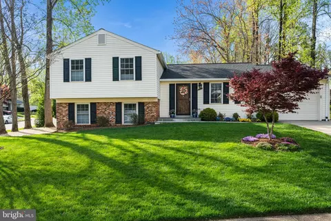 9219 Claytonia Ln, Annandale, VA 22003