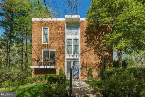 1632 Wainwright Dr, Reston, VA 20190