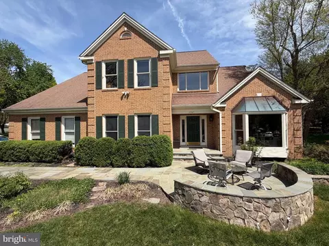 1167 Silver Beech Rd, Herndon, VA 20170