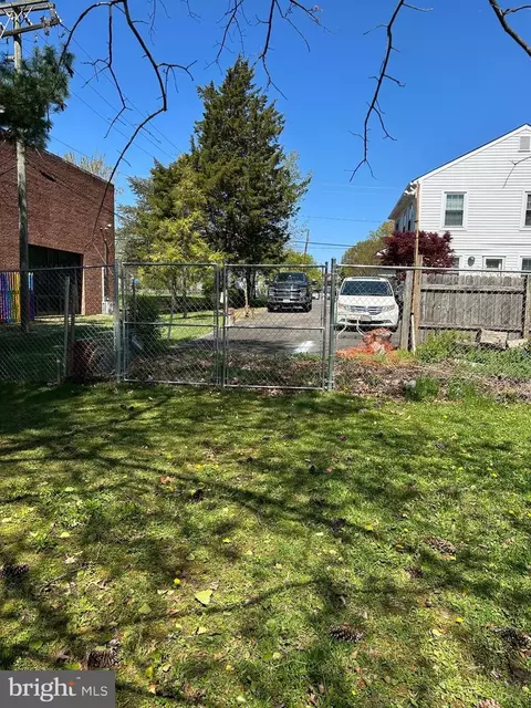 2419 Beacon Hill Rd, Alexandria, VA 22306
