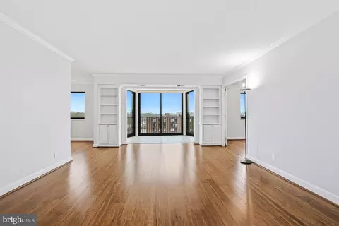 5904 Mount Eagle Dr #718, Alexandria, VA 22303