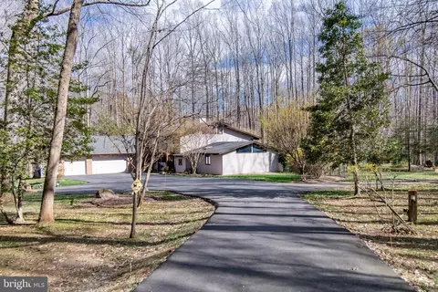 8305 Pinyon Pine Ct, Fairfax Station, VA 22039