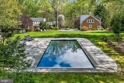 12231 Henderson Rd, Clifton, VA 20124