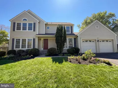 13907 Castle Ct, Chantilly, VA 20151