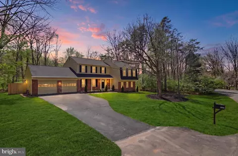 12131 Holly Knoll Cir, Great Falls, VA 22066