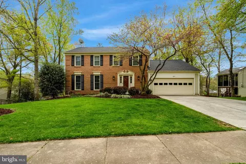 10719 Oakenshaw Ct, Burke, VA 22015