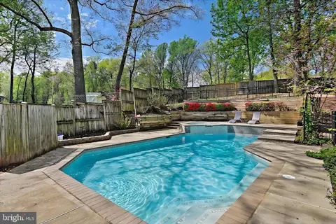 12527 Chasbarb Ter, Herndon, VA 20171
