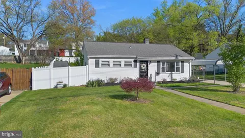 6123 The Pkwy, Alexandria, VA 22310