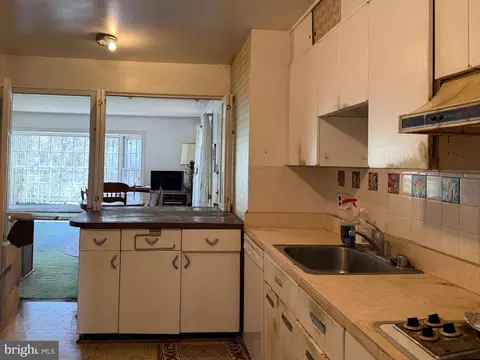Kitchen - 1107 Dead Run Dr, Mclean, VA 22101 photo 1 of 2