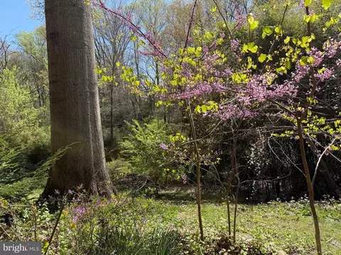 Exterior - 1107 Dead Run Dr, Mclean, VA 22101 photo 1 of 2