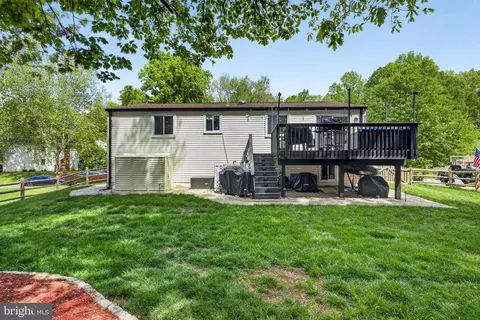 Exterior - 8373 Magic Leaf Rd, Springfield, VA 22153 photo 8 of 19