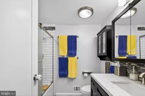 Bath - 8373 Magic Leaf Rd, Springfield, VA 22153 photo 3 of 9