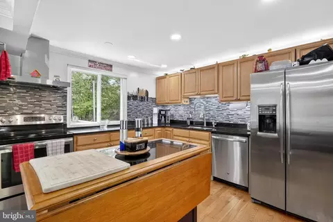 Kitchen - 8373 Magic Leaf Rd, Springfield, VA 22153 photo 2 of 5