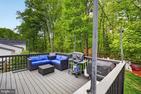 Exterior - 8373 Magic Leaf Rd, Springfield, VA 22153 photo 17 of 19