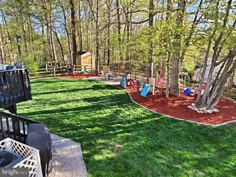 Exterior - 8373 Magic Leaf Rd, Springfield, VA 22153 photo 14 of 19