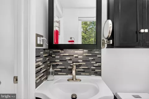 Bath - 8373 Magic Leaf Rd, Springfield, VA 22153 photo 2 of 9